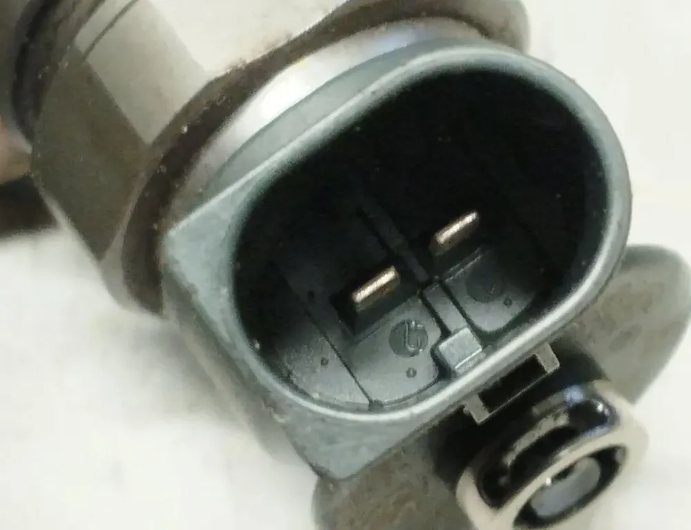 BMW 5 Series E60/E61 (2003-2010) Palivový vstrekovač 0445110216 33985287