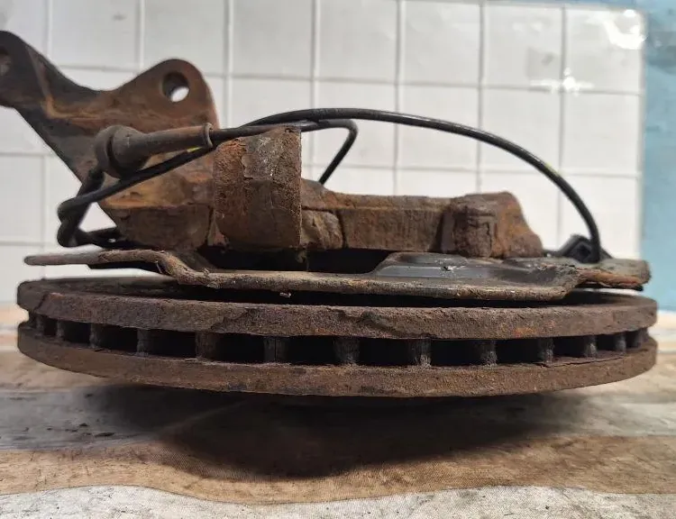 VOLVO XC90 1 generation (2002-2014) Front Left Wheel Hub 33983484