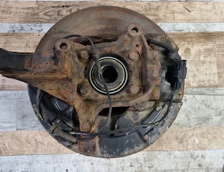 VOLVO XC90 1 generation (2002-2014) Front Left Wheel Hub 33983484