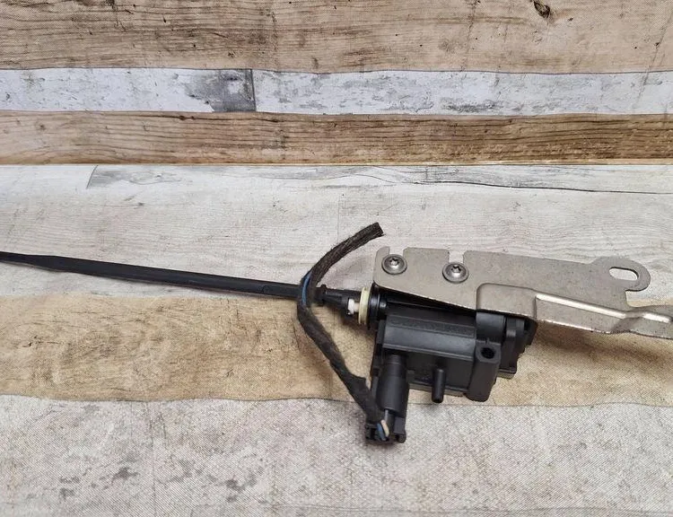 BMW X6 E71/E72 (2008-2012) Fuel Tank Cover Lock 6711719053302 33977285