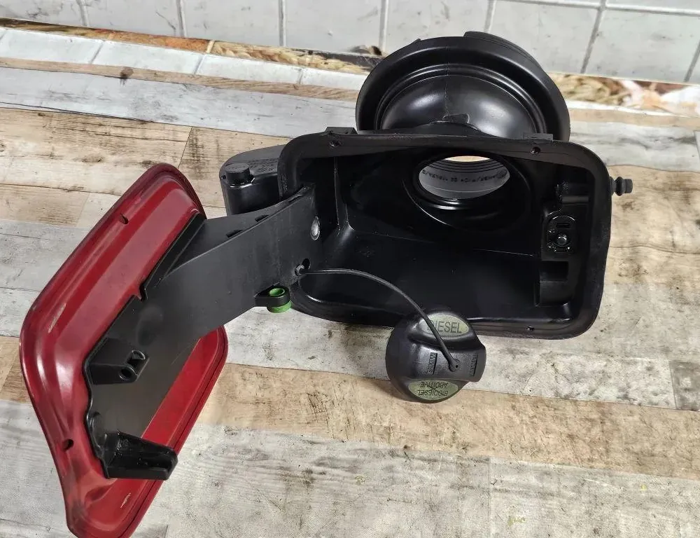 BMW X6 E71/E72 (2008-2012) Zámok krytu nádrže na palivo 7182548 33984202