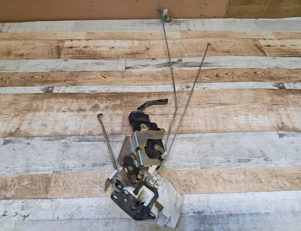 SUZUKI Wagon R 3 generation (2003-2008) Zámok pravých zadných dverí 33979545