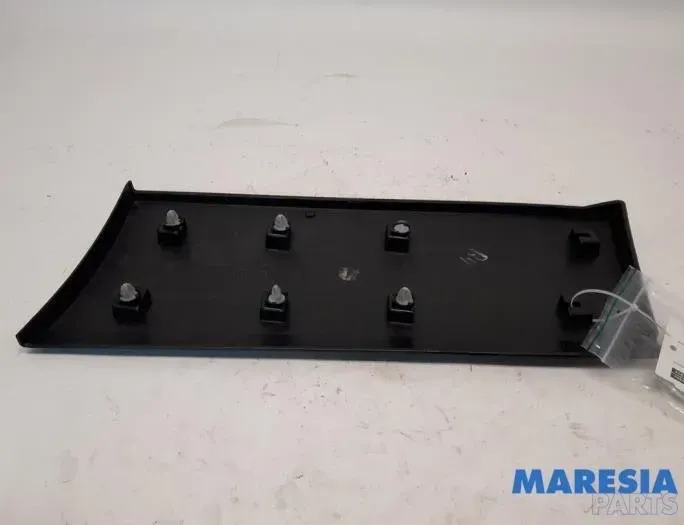 RENAULT Trafic 3 generation (2014-2023) Príslušenstvo Trim 93868748,788122765R,788129036R,93453602,788129036 27438507