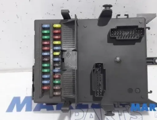 RENAULT Espace 4 generation (2002-2014) Блок предохранителей 8200447438A,8200447438 27523659