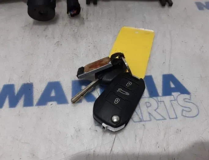 CITROËN C4 Cactus 1 generation (2014-2024) Блок управления двигателем 9809478580,9806460480,1612243680,1613026580,9807531680,9663123380,1612139080,BSIN02,E1095293,1677635980,1677650580,1669607580,0281031043 27656268