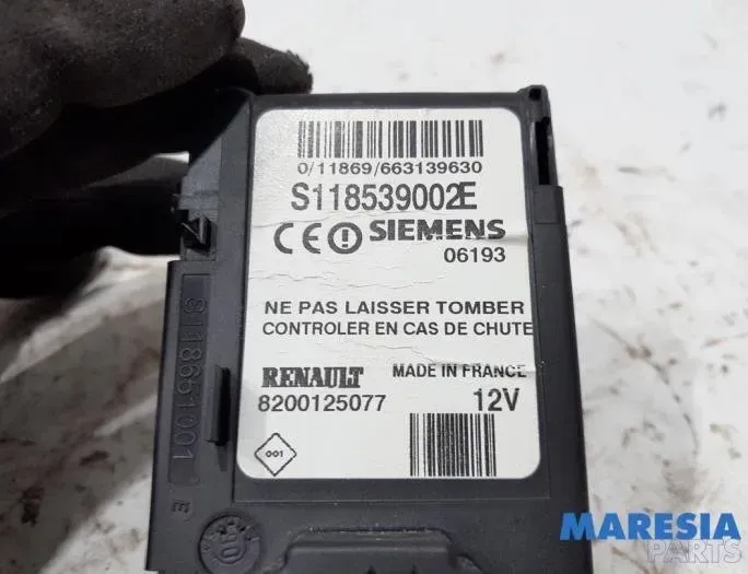 RENAULT Scenic 2 generation (2003-2010) Блок управления двигателем 8200125077,8200468515,S118539002E,8200509516,21585421,8200509552,8200606830,S118400260,E0160200,06209,11884,667877040,6236706157,663139630,11869,06193,008200125077,008200468515,008200509516,008200606830 27758022