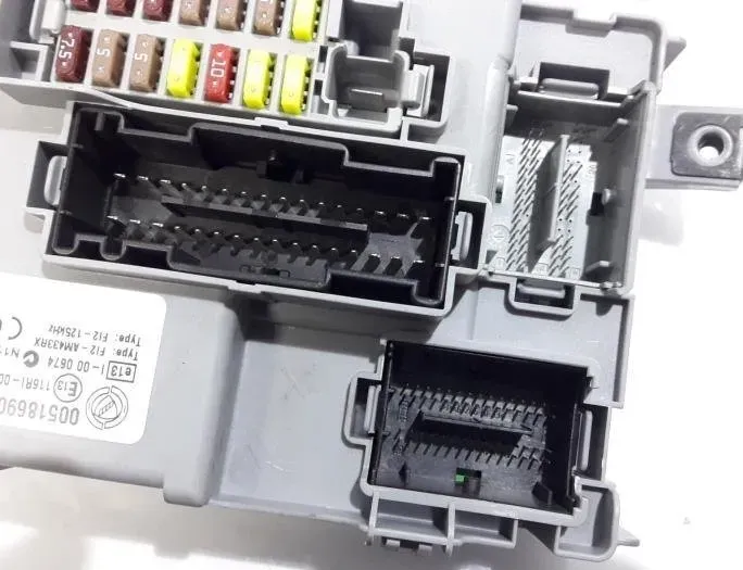 FIAT Punto 3 generation (2005-2020) Fuse Box 00518690940 27772502