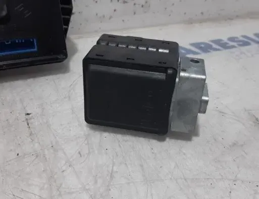 RENAULT Megane 3 generation (2008-2020) Блок управления двигателем E0160400,237100037R,237104451R,284B10424R,284B12059R,284B18853R,BCMX95,237103135R,S180067148A,8200604932 27826192