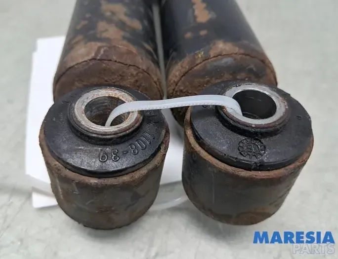 FIAT 500 2 generation (2008-2024) Pravý predný tlmič nárazov 51984161,52151120 34148577