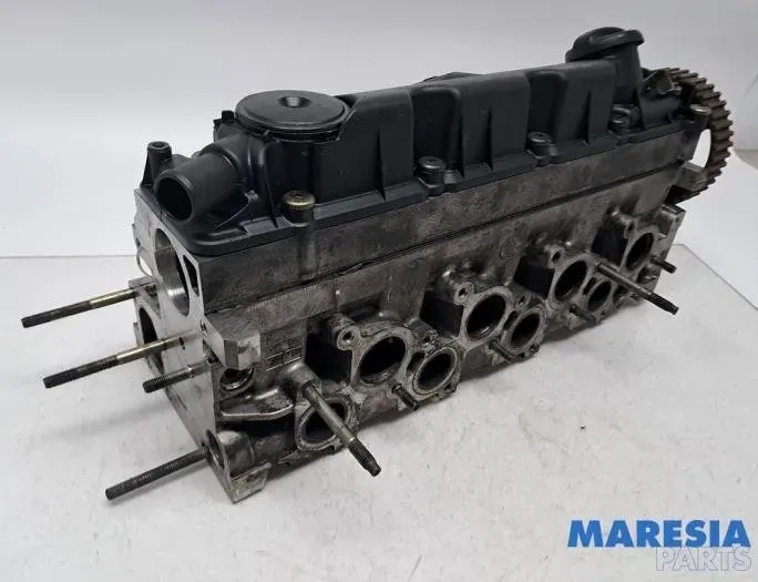 CITROËN C5 1 generation (2001-2008) Engine Cylinder Head 0200GE,0200GN 30395260