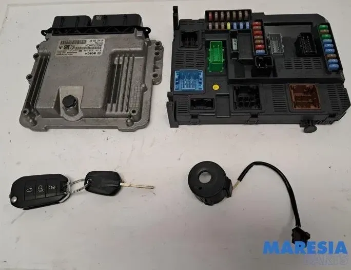 PEUGEOT 308 T9 (2013-2021) Riadiaca jednotka motora 0281030544,9808535880,1611717580,9807054180,1610807880,9806460480 30400217