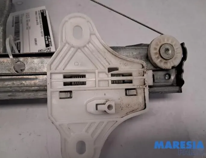 RENAULT Clio 4 generation (2012-2020) Стеклоподъемник задней правой двери 827003722R,827003722 33143571