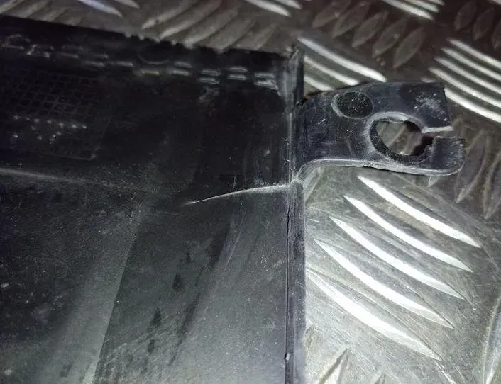 AUDI A8 D4/4H (2010-2018) Other Engine Compartment Parts 4H0819335 26117914