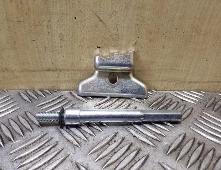 VOLKSWAGEN Touareg 2 generation (2010-2018) Держатель аккумулятора 7L0915138C 26159396