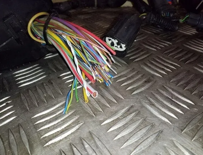 FORD Focus 3 generation (2011-2020) Fuse box EM5T14K733CAA,AV6T14A067AC 26180750