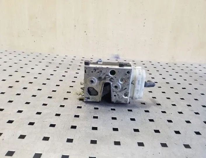 AUDI A6 C4/4A (1994-1997) Замок задней левой двери 4A0839015B 26208585