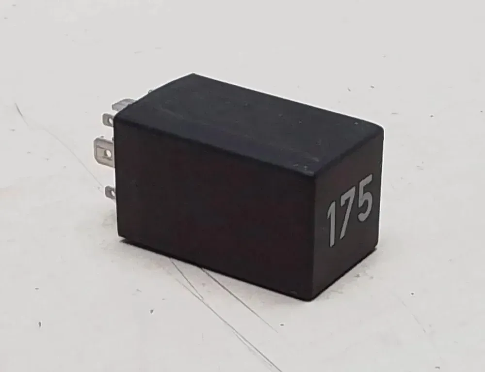 AUDI A4 B7/8E (2004-2008) Relays 61233005,3A0927181 34176604