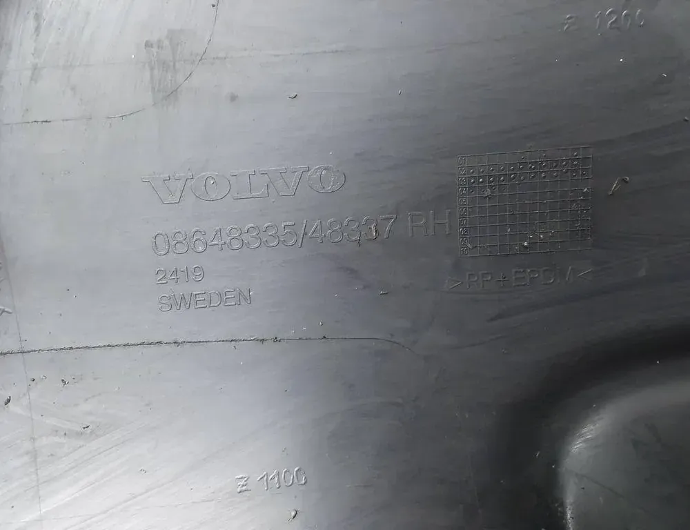 VOLVO XC60 Pravý roh predného nárazníka 2419,3110C,08648335 34190007