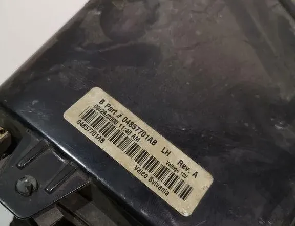 CHRYSLER Voyager 4 generation (2001-2007) Ľavé predné svetlomety 04857701 32025368