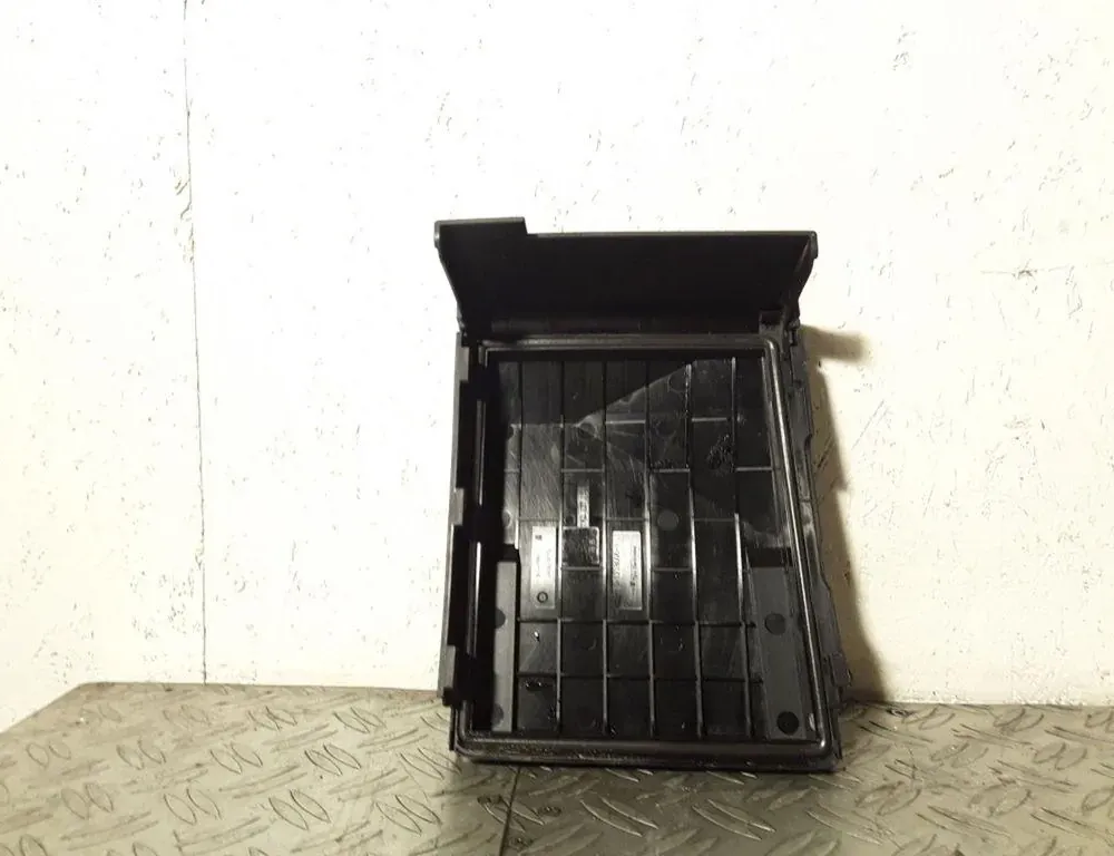 AUDI TT 8J (2006-2014) Kryt poistkovej skrinky 1K0937132F 33335488