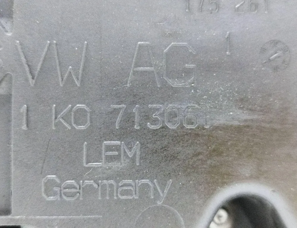 SKODA Octavia 2 generation (2004-2013) Кулиса 1K0713061 33493166