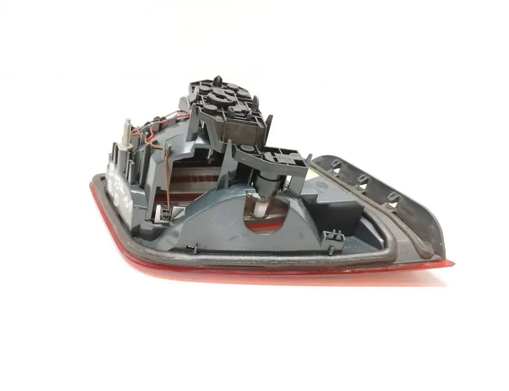 BMW 5 Series F10/F11 (2009-2017) Pravé zadné svetlo na kufri 63217203226 33502742