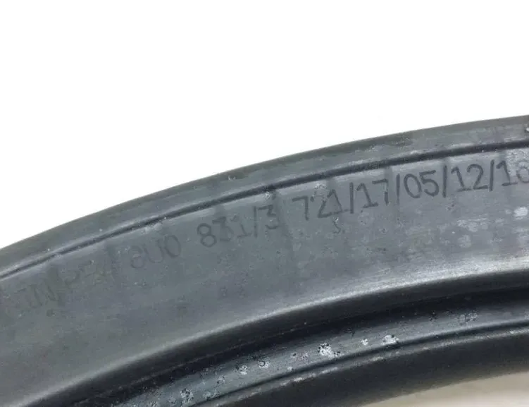 AUDI Q3 8U (2011-2020) Rear door sealing rubber (on the body) 8U08313721 33511527