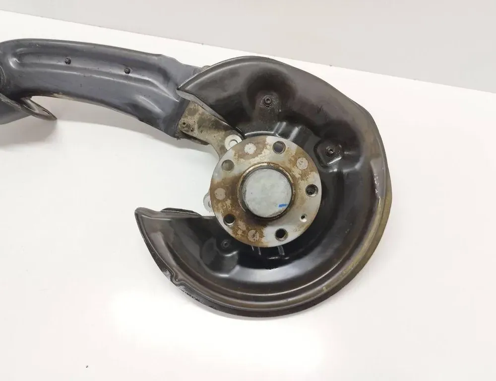 AUDI Q3 8U (2011-2020) Pravý zadný náboj kolesa 5N0615612C 33511622