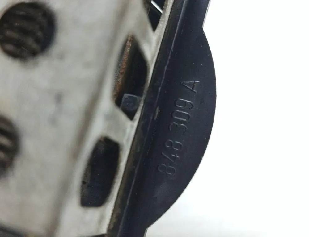 PEUGEOT 306 1 generation (1993-2002) Relé ventilátora 848309A 33548949