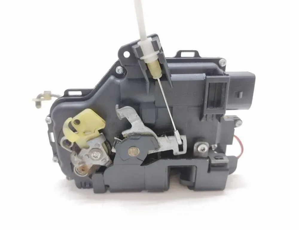 AUDI A6 C5/4B (1997-2004) Front Left Door Lock 4O1837015 33562095