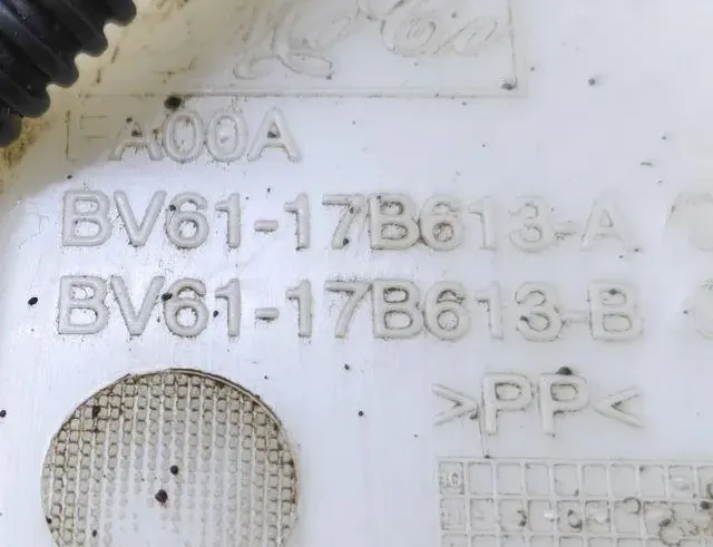 FORD Focus 3 generation (2011-2020) Nádrž na ostrekovač okien BV6117B613A 34213456