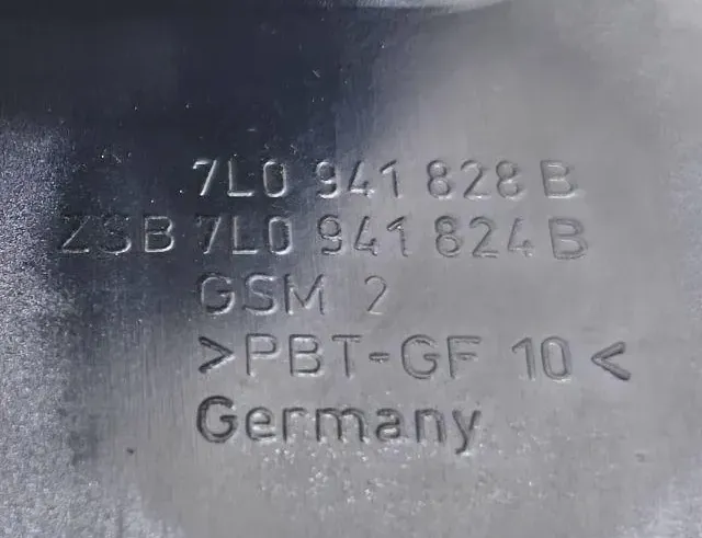 VOLKSWAGEN Touareg 1 generation (2002-2010) Fuse box 7L0941828B 34066840