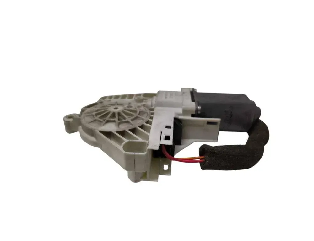 SKODA Superb 1 generation (2001-2008) Маторчик стеклоподъемника передней левой двери 8K0959802A 33940251