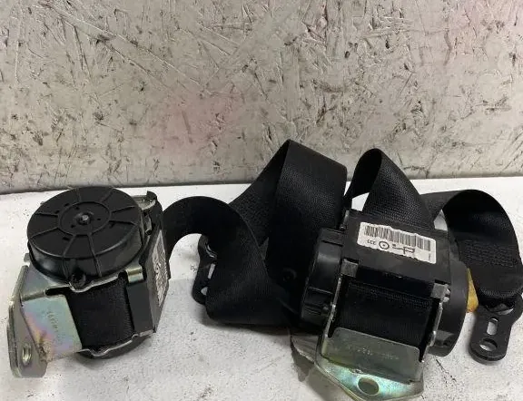 BMW 1 Series E81/E82/E87/E88 (2004-2013) Pravý zadný bezpečnostný pás 607051100C 33226569