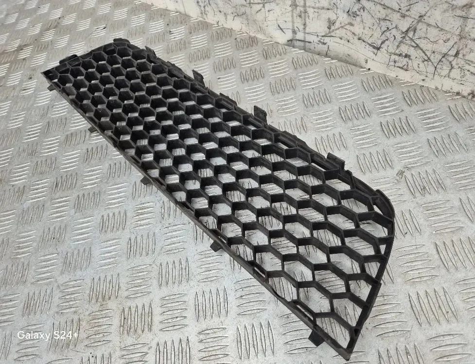 VOLKSWAGEN Golf 5 generation (2003-2009) Predný horný mriežka 1K0853677B 32385115