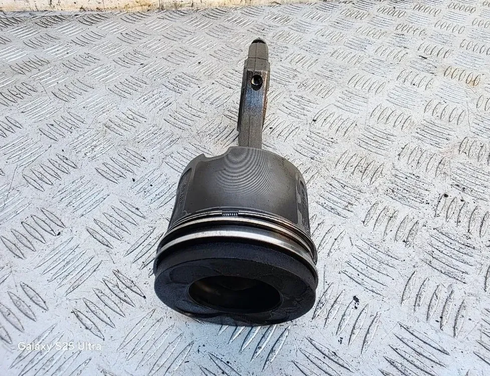 BMW 3 Series E90/E91/E92/E93 (2004-2013) Поршень 0840C 33616149