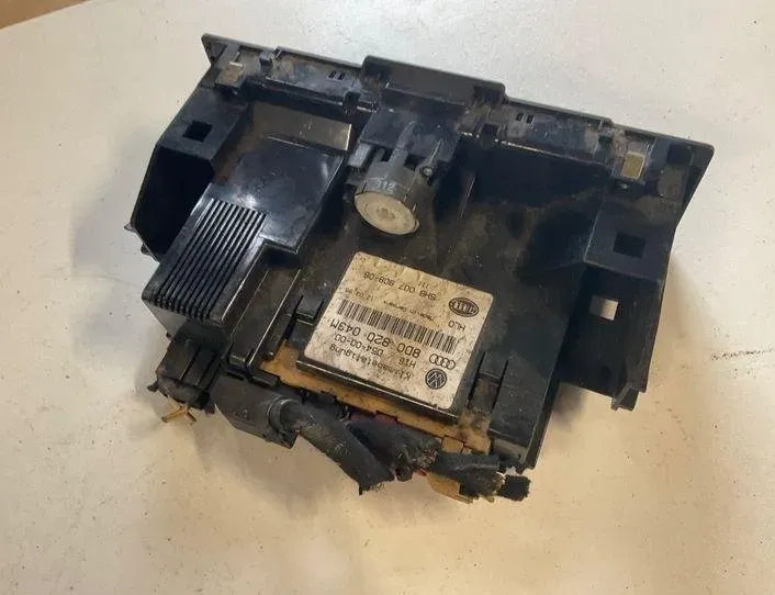 AUDI A4 B5/8D (1994-2001) Other Control Units 5HB00790805,8D0820043M 22250515