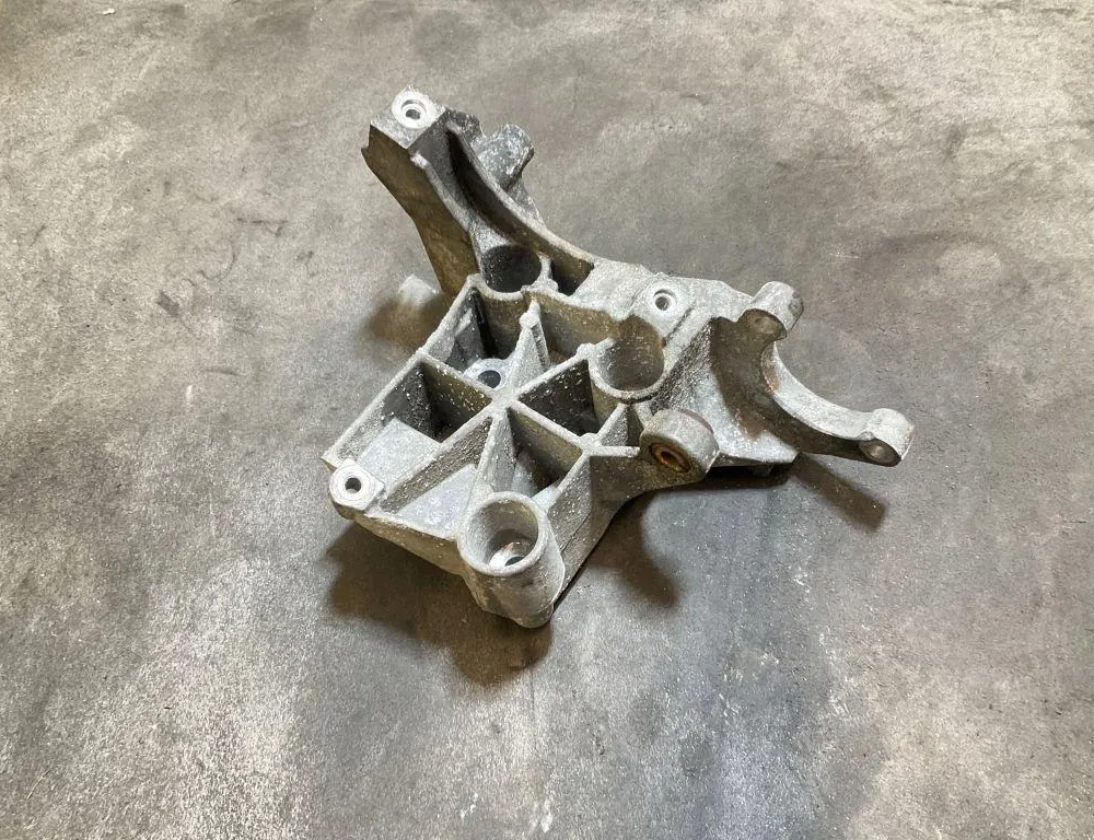 AUDI A5 8T (2007-2016) Držiak na montáž čerpadla posilňovača riadenia 059145169AC 33803359