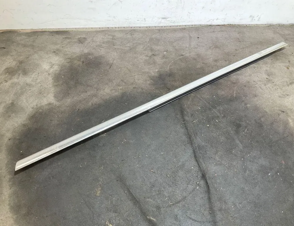 MERCEDES-BENZ CLA-Class C118 (2019-2023) Ľavé zadné dverové lemovanie A1187301800 33804714