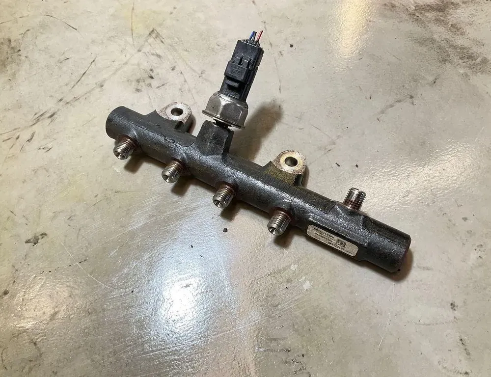 NISSAN Juke YF15 (2010-2020) Топливная рейка H8201225030,175210651R 33805875