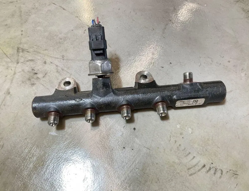 NISSAN Juke YF15 (2010-2020) Топливная рейка H8201225030,175210651R 33805875