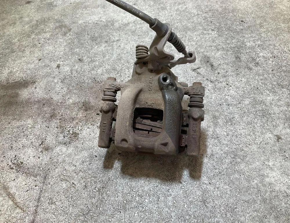 SKODA Yeti 1 generation (2009-2018) Супорт тормозов задний левый 33809467