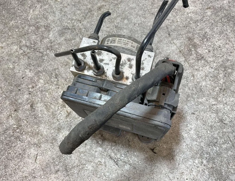 SKODA Octavia 1 generation (1996-2010) ABS Pump 5Q0614517D 33809516