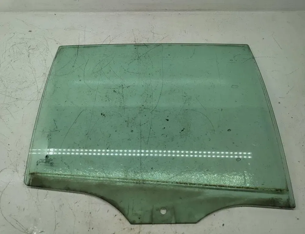 SKODA Fabia 1 generation (2004-2007) Sklo zadnej ľavej dverí 43R00351,E000233 31902271