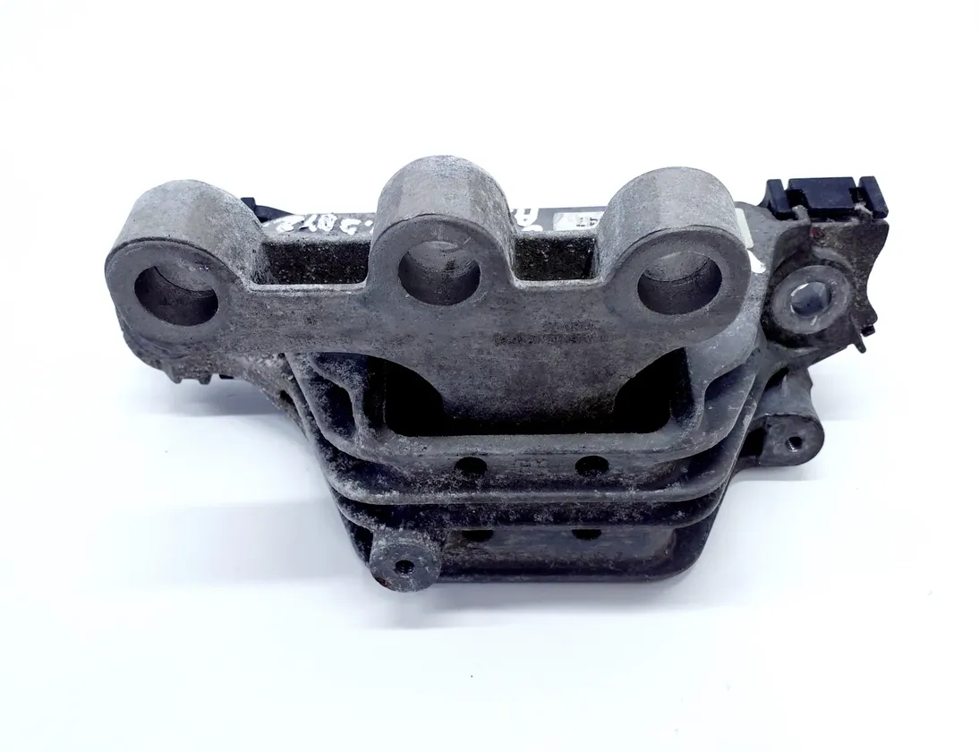 OPEL Astra K (2015-2021) Pravý motorový nosič 39193447 33357840