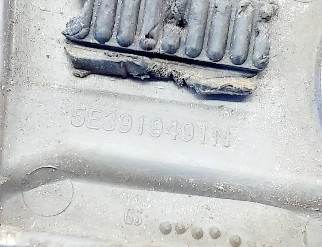 SKODA Octavia 4 generation (A8) (2019-2023) Решетка бампера передняя левая 5E3807681F,5E3919491N 33789504