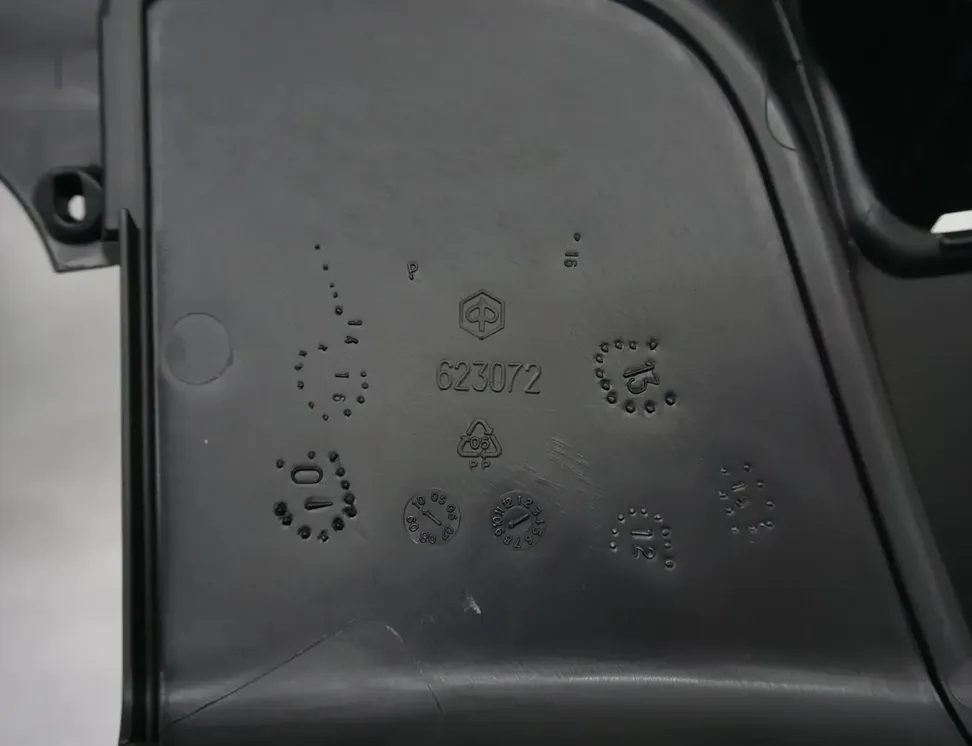 GILERA FUOCO Накладка передней внутренней крышки капота 623072,623072000C 33365496