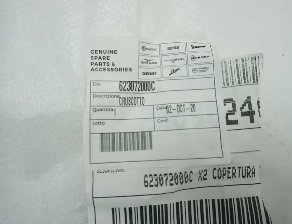 GILERA FUOCO Накладка передней внутренней крышки капота 623072,623072000C 33365496