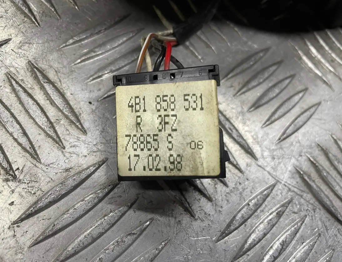 AUDI A6 C5/4B (1997-2004) Ľavé krídlové zrkadlo E6022317,E6012316 24863696