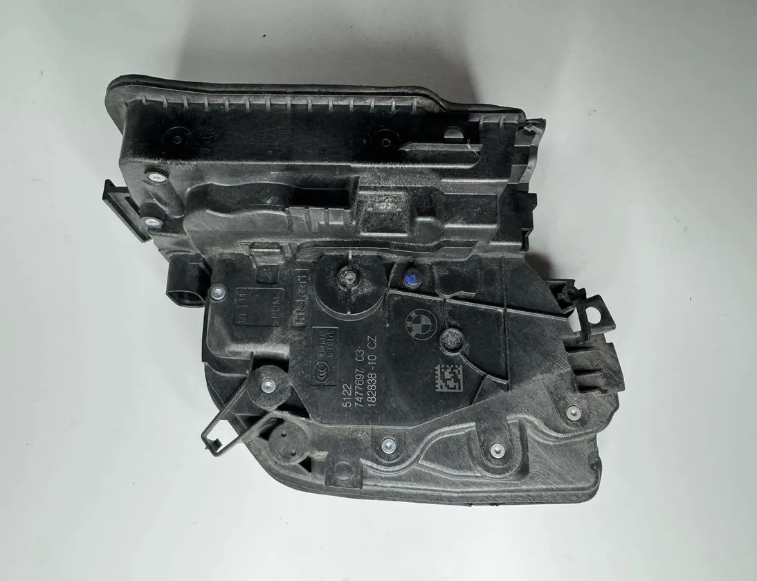 BMW 5 Series G30/G31 (2016-2023) Zámok ľavých zadných dverí 7477697 31862413